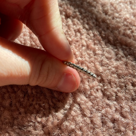 4 Stylish Rings - Picture 4 of 5